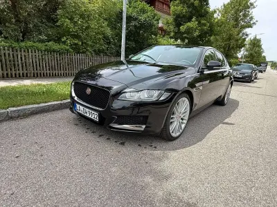 Gebraucht Jaguar XF Prestige 241 PS (177 kW) 2018 Schwarz Limousine
