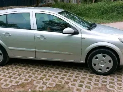 Gebraucht Opel Astra 105 PS (77 kW) 2004 Silber Kleinwagen