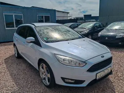 Gebraucht Ford Focus Trend 101 PS (74 kW) 2015 Weiß Kombi