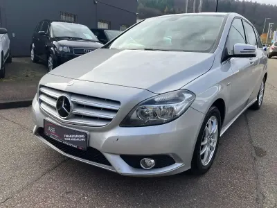 Gebraucht Mercedes B180 122 PS (89 kW) 2011 Silber Kleinwagen