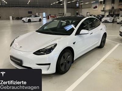 Weiß Gebraucht 2021 Tesla Model 3 Standard Range Limousine | 25.200 € (Etwas zu teuer)
