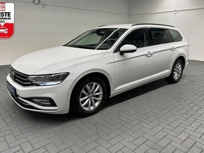 Gebraucht VW Passat 150 PS (110 kW) 2019 Weiß (purweiss) Kombi