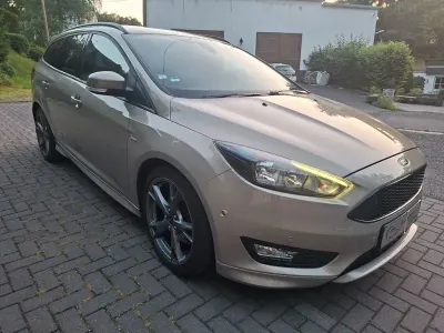 Gebraucht Ford Focus ST-Line 182 PS (133 kW) 2018 Silber Limousine
