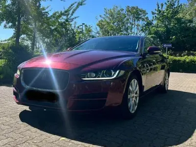 Second-hand Jaguar XE Portfolio 179 CP (131 kW) 2018 Roșu Berlinǎ