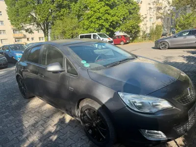 Używany Opel Astra 116 KM (85 kW) 2010 Szary Sedan/Limuzyna