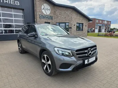 Używany Mercedes GLC250 211 KM (155 kW) 2018 Szary SUV
