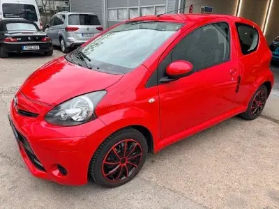 Gebraucht Toyota Aygo Cool 68 PS (50 kW) 2013 Rot Kleinwagen