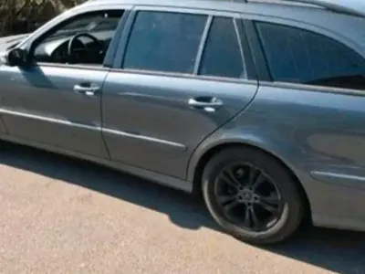 Gebraucht Mercedes E320 224 PS (164 kW) 2006 Grau Kombi