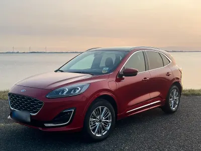 Gebraucht Ford Kuga Vignale 150 PS (110 kW) 2023 Rot SUV