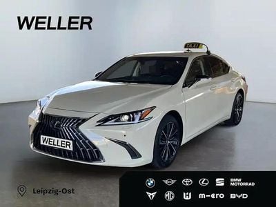 Graphitschwarz Gebraucht 2024 Lexus ES300 Limousine | 46.990 €