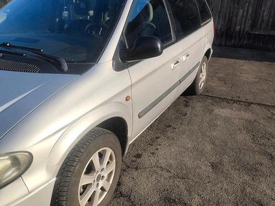 Silber Gebraucht 2006 Chrysler Voyager Van / Kleinbus | 2.500 € (Etwas zu teuer)
