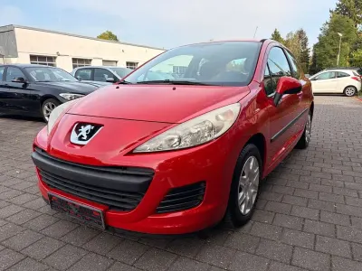 Gebraucht Peugeot 207 Tendance 73 PS (53 kW) 2009 Rot Limousine