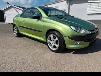 Gebraucht Peugeot 206 CC 107 PS (78 kW) 2001 Grün Cabrio