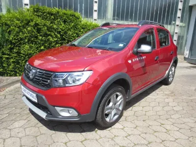 Gebraucht Dacia Sandero Prestige 90 PS (66 kW) 2017 Rot SUV