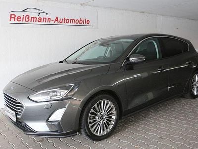 Gebraucht Ford Focus Titanium 125 PS (91 kW) 2019 Grau Limousine