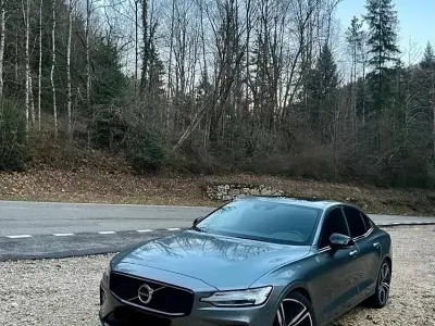 Gebraucht Volvo S60 R-Design 197 PS (144 kW) 2021 Grau Limousine