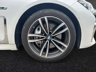 Gebraucht BMW 745e M Sport 394 PS (289 kW) 2022 Mineralweiß metallic Limousine