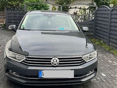 Gebraucht VW Passat Comfortline 150 PS (110 kW) 2019 Grau Kombi