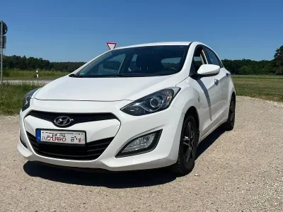 Gebraucht Hyundai i30 99 PS (72 kW) 2013 Weiß Limousine