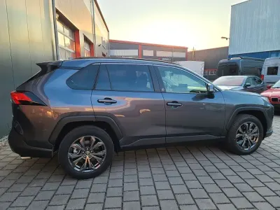 Gebraucht Toyota RAV4 Hybrid Team 222 PS (163 kW) 2024 Grau SUV