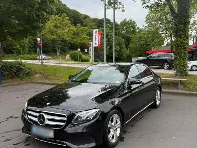 Gebraucht Mercedes E220 Avantgarde 194 PS (142 kW) 2016 Schwarz Limousine