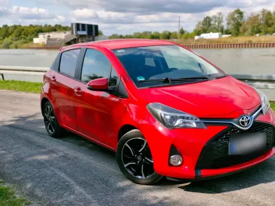 Gebraucht Toyota Yaris 99 PS (72 kW) 2014 Rot Kleinwagen