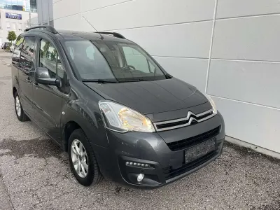 Gebraucht Citroën Berlingo Shine 120 PS (88 kW) 2016 Lack grau shark/metallic Van / Kleinbus