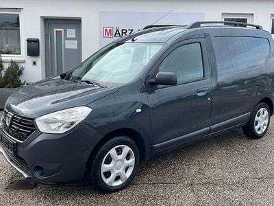 Grau Gebraucht 2017 Dacia Dokker Van / Kleinbus | 10.490 € (Fairer Preis)