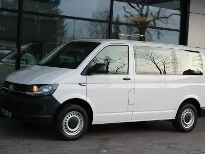 Gebraucht VW Caravelle Trendline 102 PS (75 kW) 2019 Candyweiß Van