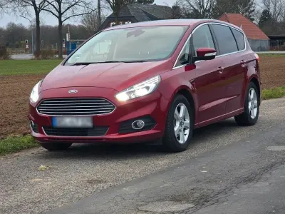 Gebraucht Ford S-MAX Titanium 150 PS (110 kW) 2016 Rot Van / Kleinbus
