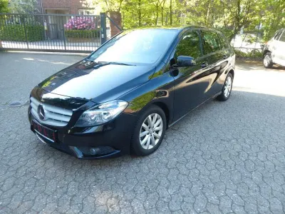 Gebraucht Mercedes B180 122 PS (89 kW) 2013 Schwarz Van / Kleinbus
