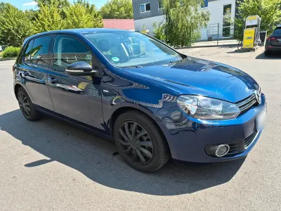 Gebraucht VW Golf VII Match 105 PS (77 kW) 2013 Blau Limousine