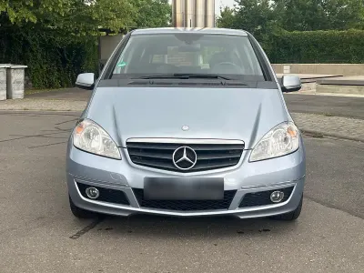 Gebraucht Mercedes A200 Avantgarde 136 PS (100 kW) 2010 Blau Van / Kleinbus