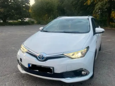 Gebraucht Toyota Auris Hybrid 98 PS (72 kW) 2018 Weiß Kombi