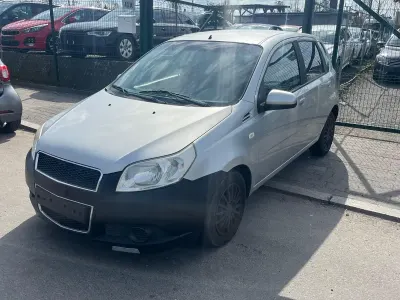 Usata Chevrolet Aveo LS 84 CV (61 kW) 2012 Argento Utilitaria