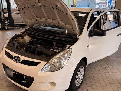 Gebraucht Hyundai i20 78 PS (57 kW) 2009 Weiß Kleinwagen