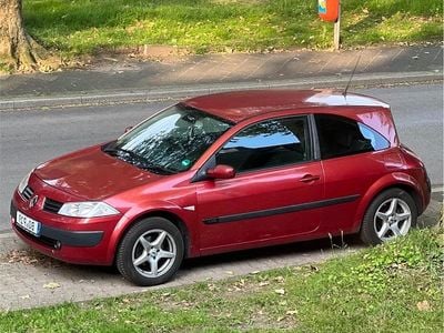 Rot Gebraucht 2004 Renault Mégane Coupé Coupé | 1.550 €