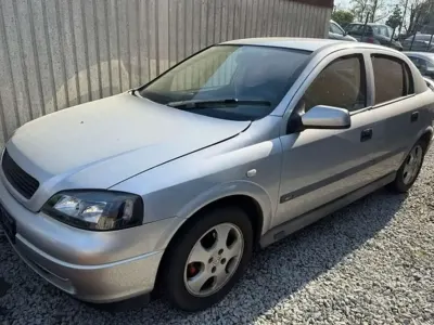 Gebraucht Opel Astra Comfort 101 PS (74 kW) 1999 Silber Limousine