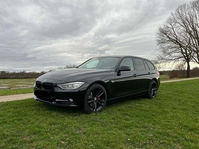 Gebraucht BMW 330 Sport Line 258 PS (189 kW) 2014 Schwarz Kombi