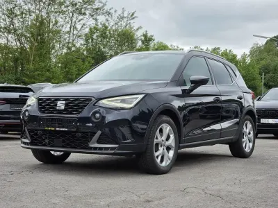 Używany Seat Arona FR 110 KM (80 kW) 2021 Niebieski SUV
