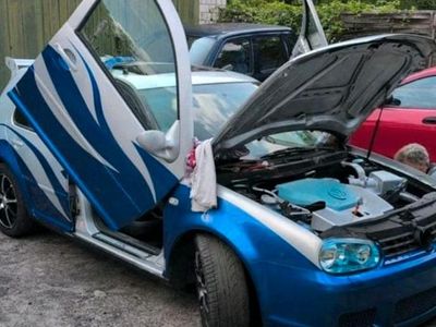 Silber Gebraucht 2000 VW Golf IV Kleinwagen | 8.000 €