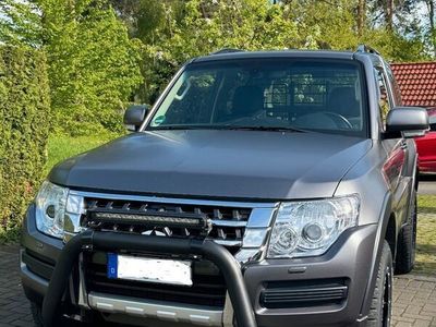 gebraucht Mitsubishi Pajero 3,2 DI-D 4WD Final Edition Automatik ...