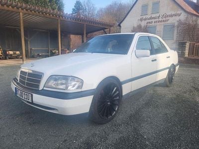 Gebraucht Mercedes C180 Classic 122 PS (89 kW) 1995 Weiß Limousine