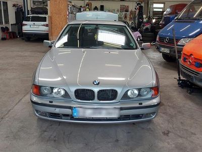 BMW 523