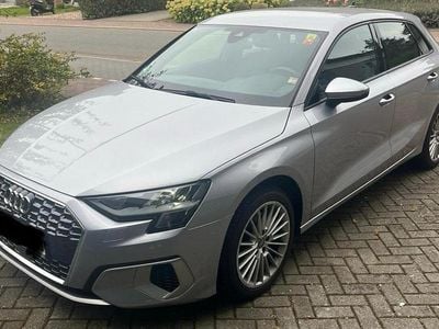 Silber Gebraucht 2020 Audi A3 Advanced Kleinwagen | 14.210 €