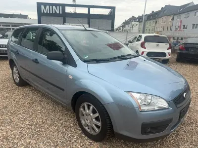 Gebraucht Ford Focus Trend 101 PS (74 kW) 2005 Blau Limousine