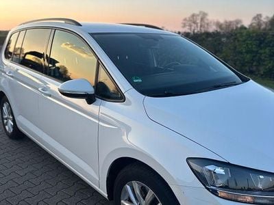 Second-hand VW Touran Comfortline 116 CP (85 kW) 2018 Alb Monovolum