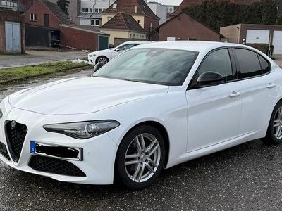 Weiß Gebraucht 2017 Alfa Romeo Giulia Super Limousine | 20.200 € (Etwas zu teuer)