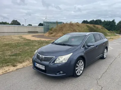 Gebraucht Toyota Avensis Edition 150 PS (110 kW) 2011 Blau Kombi