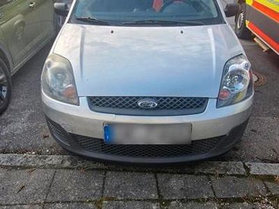 Gebraucht Ford Fiesta 60 PS (44 kW) 2005 Silber Kleinwagen
